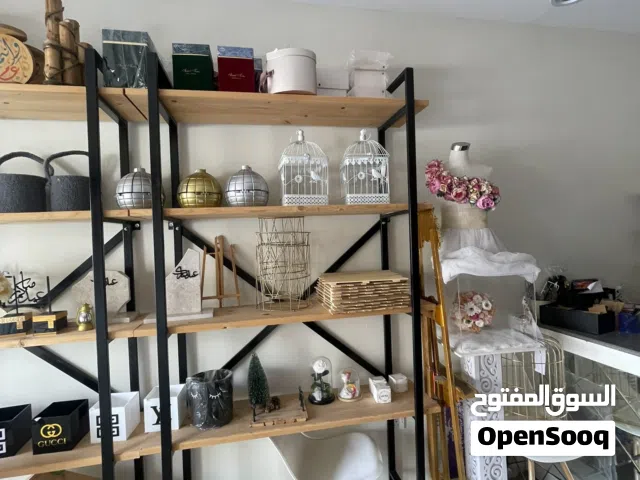 ثلاجات وارفف مخصصه للورد