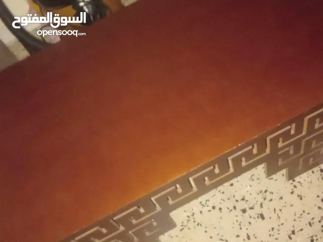 ستار وطاولة