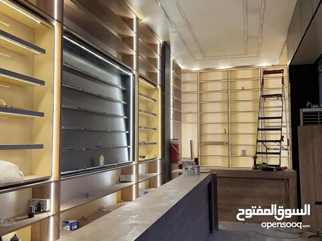 عمل ديكورات وأرفف كافة المحلات التجارية والصيدليات وغيرها من المكاتب والشركات والعيادات