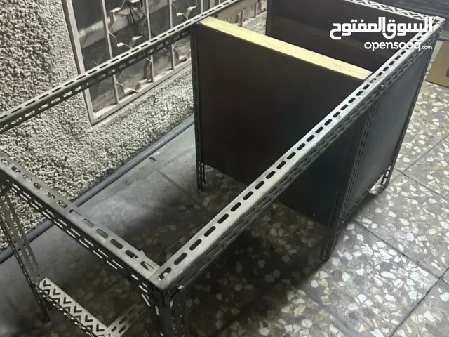 ميز حديد للمبرده