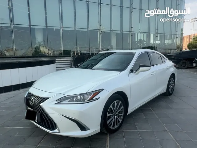 لكزس ES300 AH هايبرد موديل 2023 نظيفة جدا