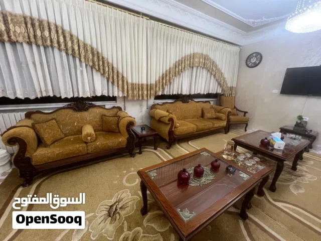 طقم كنب ضيوف عدد 15 مقعد تفصيل خشب زان بالكامل بحاله جيده مع البرادي