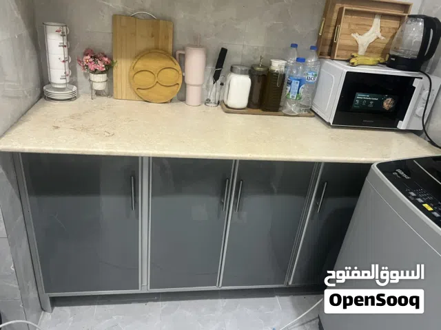 مطبخ نظيف وجديد استعمال خفيف جدا