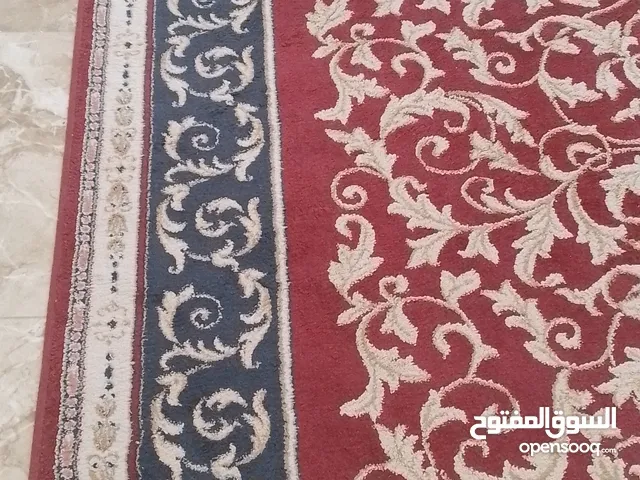 سجاد تركى بحالة جيدة لون احمر