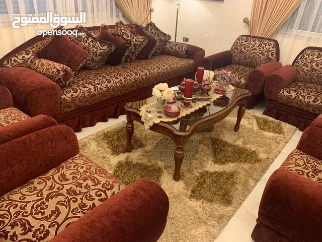 كنب صالون شبه جديد فاخر للبيع 360 دينار