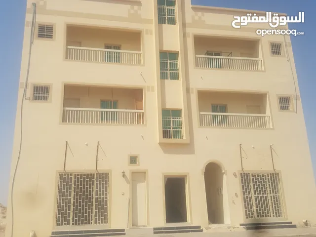 بناية نظيفة للبيع في البريمي