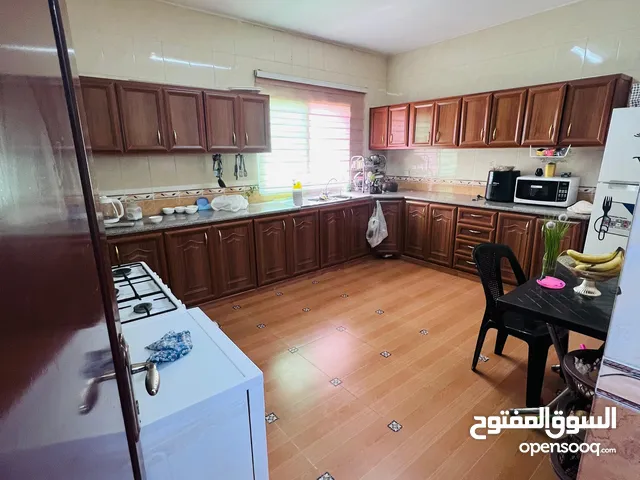 169 m2 5 Bedrooms Apartments for Sale in Amman Hai Nazzal