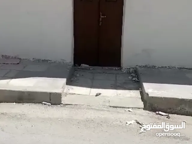 شقه مدخل مستقل على الشارع للايجار الزرقاء - حي معصوم