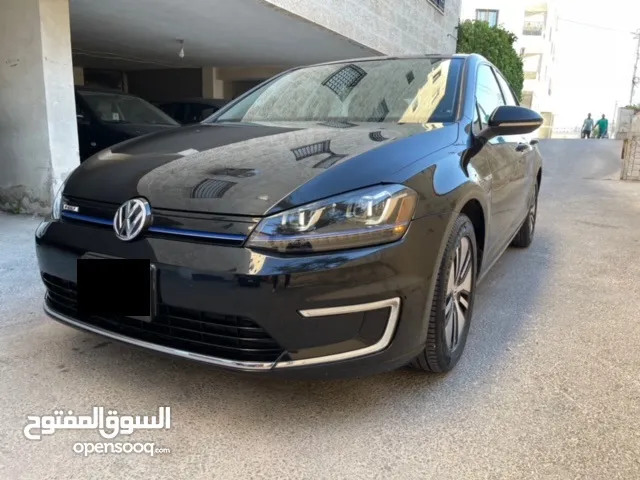 فوكس جولف (VW E-Golf) كهربائية موديل 2015 بحالة ممتازة