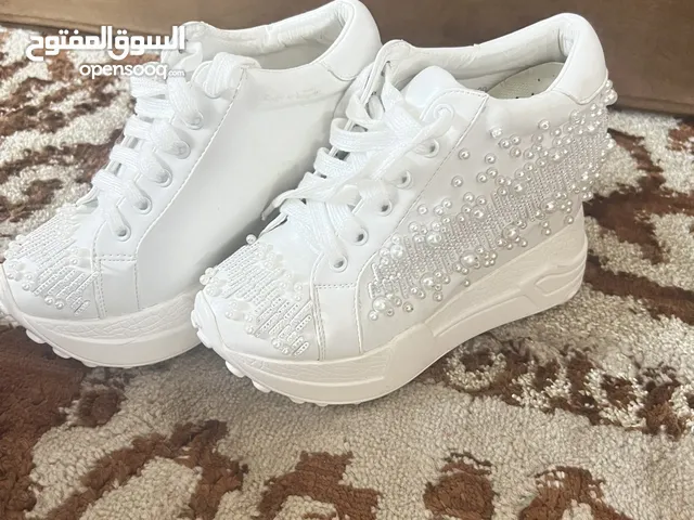 White Comfort Shoes in Irbid