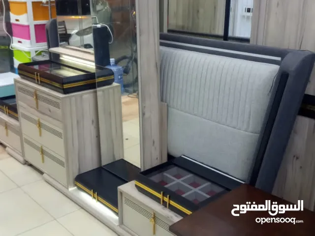 badroom seet good condition sem like new very clean and good condition