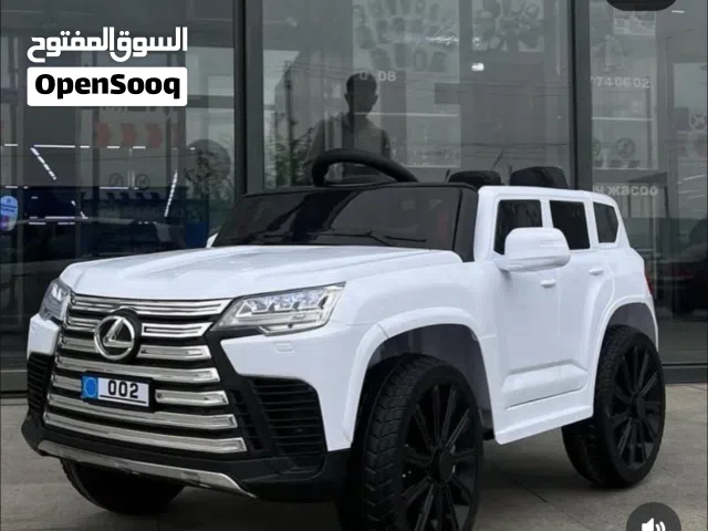 سيارة أطفال لكزز