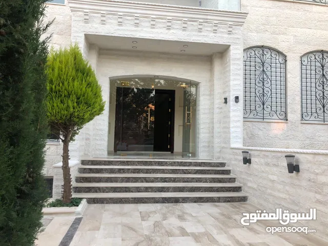 560m2 5 Bedrooms Villa for Sale in Amman Al-Thuheir