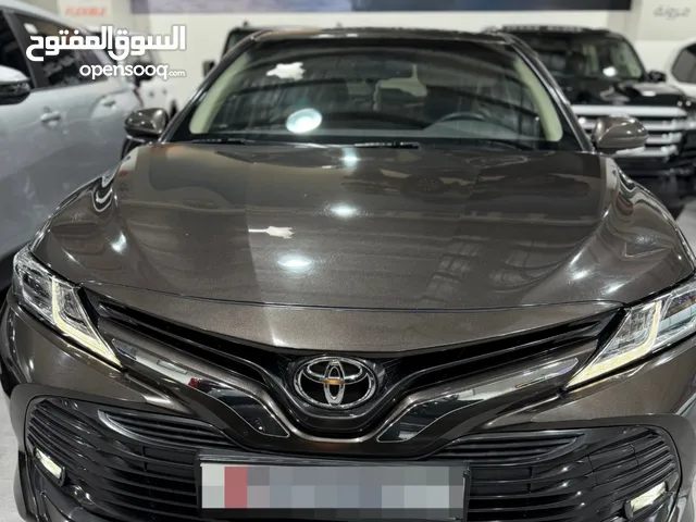 تويوتا كامري نظيفة جدًا استخدام شخصي ومحافظ عليها