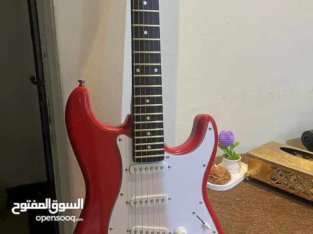 electric guitar قيتار غيتار جيتار اليكتريك احمر جديد القيتار حرفيا مو مستخدم لكن احتاج فلوسه