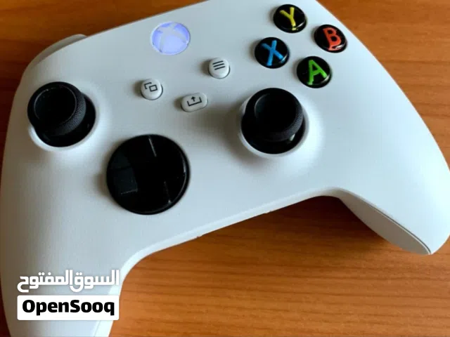 Xbox Series S controller.