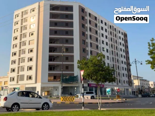 شقة راقية وواسعة وجديدة في بناية السمو وسط سوق الخوض التجاري