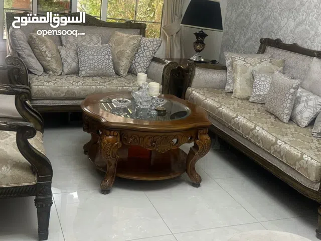 طقم صالون خشب زان اصلي بحاله ممتازه جدا 4000 درهم سعره عند الشراء قبل عده سنوات 14000 درهم