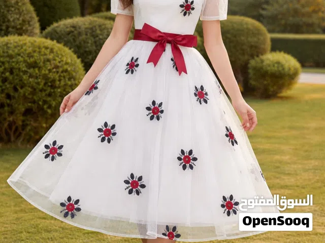 فستان للبيع مستعمل استعمال نظيف سعره160دينار وقابل للنقاش ملبوس مره وحده