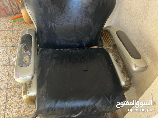كراسي حلاقة عدد2 وميز تعليگ