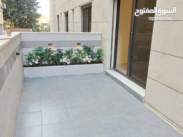 شقة ارضية مميزة للبيع في البنيات قرب شارع المطار مساحة 133 م2 مع تراس وكراج 60م2