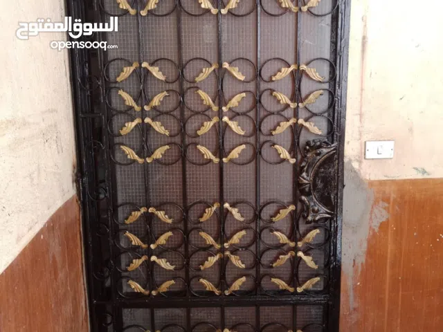 باب شقه حديد تقيل جدا