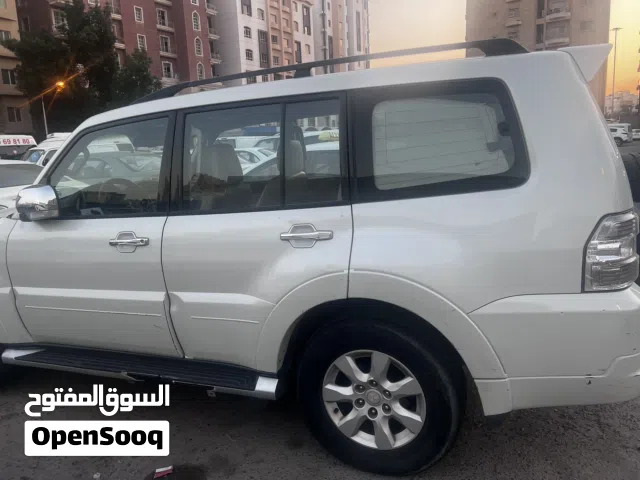 2011 ميتسوبيشي باجيرو GLS