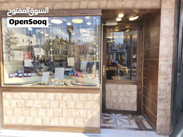 محل تجاري للايجار في الزرقاء الجديده شارع 36 / مكه باب واحد
