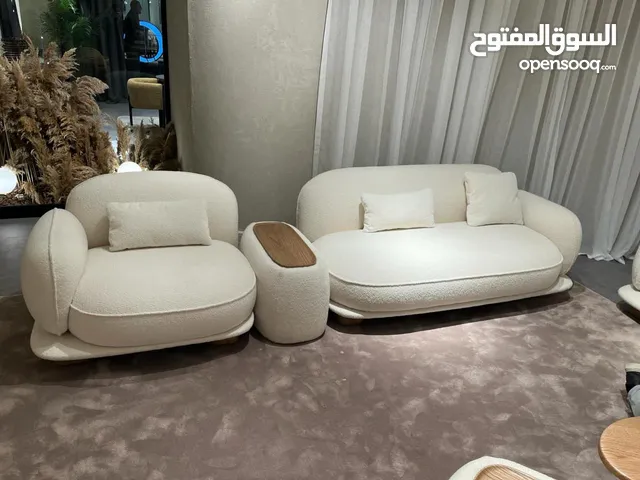 طقم كنب فاخر جدا جدا لون مميز 99٪ جديد تم شرائه ولم يستخدم