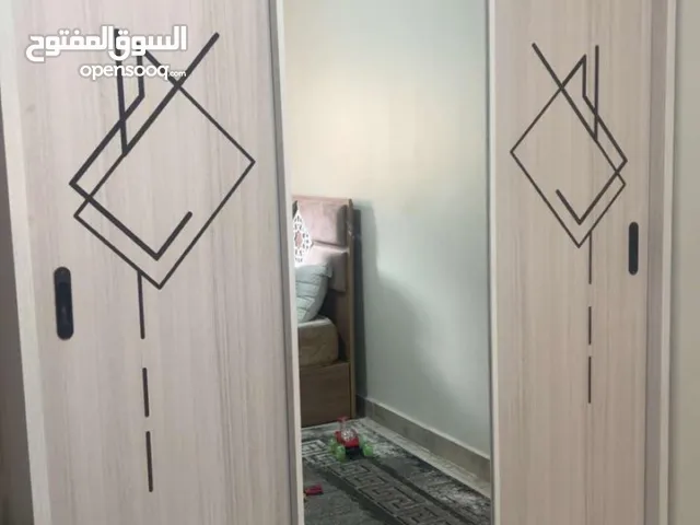 خزانة بحالة جديدة استعمال بسيط