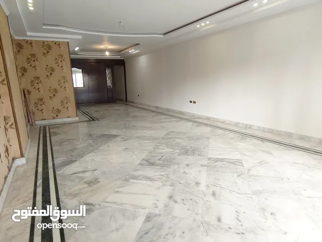 شقه للبيع بلوران  جانبي بحر برج حديث مساحه شقه 200 متر