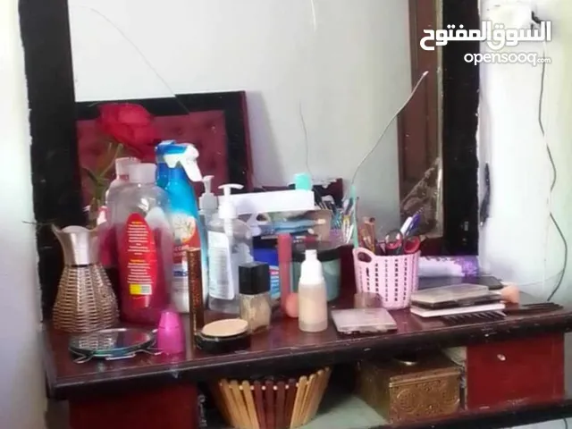 غرفه نوم خشب لاتيه مع الفرشه للبيع موجوده بيت في عمان لوحدات شارع سميه بسعر 75 د