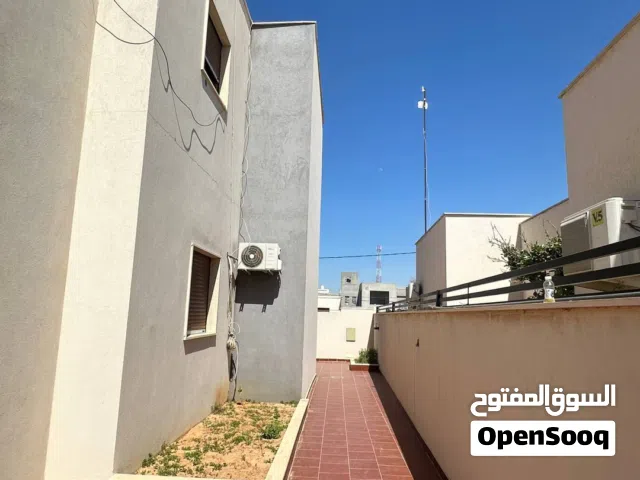 منزل كبير من دورين ( مفصولات مدخل خاص) لعائلتين قريب للكحيلي الرئيسي والمولات