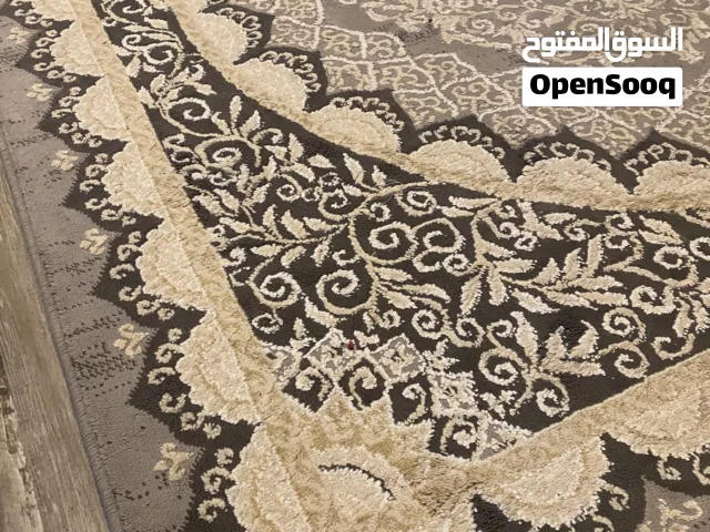 بساط مستعمل استعمال نظيف واخداته من الطبولي لسجاد زي ماواضح في الصورة