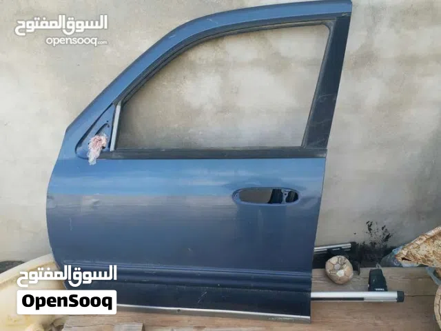باب سكويا زواق الدار جنب اليسار