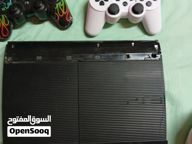 بلايستيشن 3 sony يوجد فيها مكان سي دي.ونازل عليها العاب