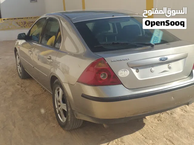 2001 فورد مونديو Standard