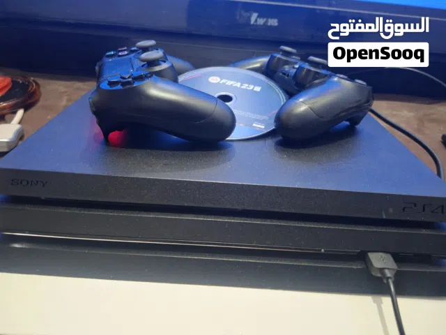 جهاز بلاي ستيشن 4 برو مع ذراعين وعليه 6 لعب