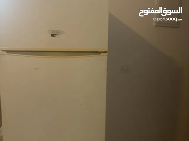 ثلاجة للبيع
