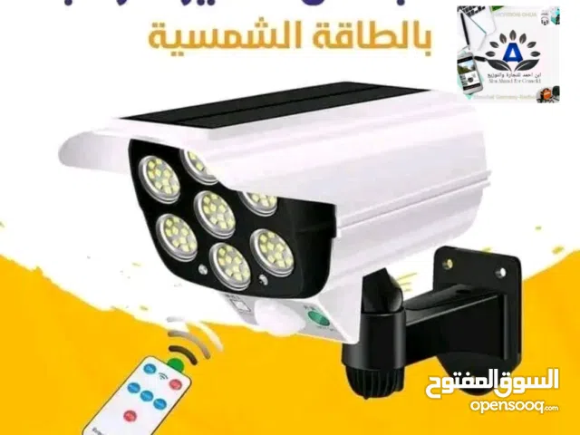 كشافات على شكل كاميرا حساس حركة ابو لوح شمسي ابو ريموت تحكم  بثلاثة مواضع للاضواء يضي حين تحرك اي جس