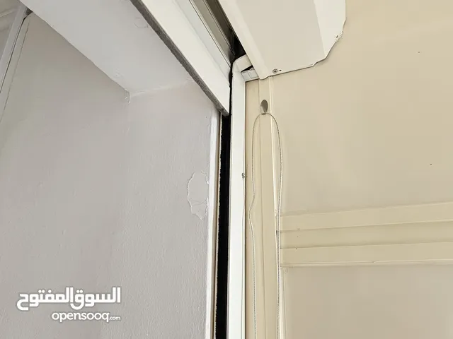 شتر كهربائي ابيض عاجي 210 ×210 مستعمل جاهز للفك و للبيع Electric Shade