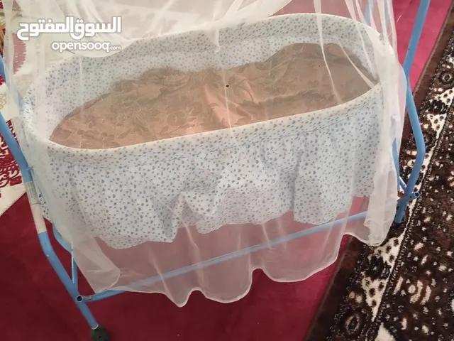 سرير بيبي للبيع
