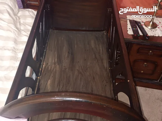 تخت بيبي مستعمل بحال الوكاله جديد  حي نزال