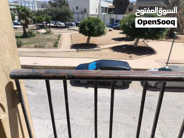 عماره قريبه من الرئيسي 5 ادوار و4 محلات على شارعين تقابل في حديقه مساحه 180م