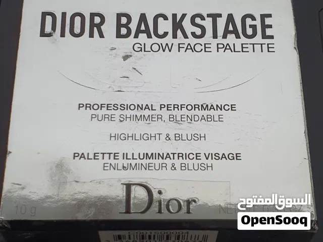 هذه Dior Backstage Glow Face Palette (باليت الوجه للإضاءة من ديور باك ستيج).