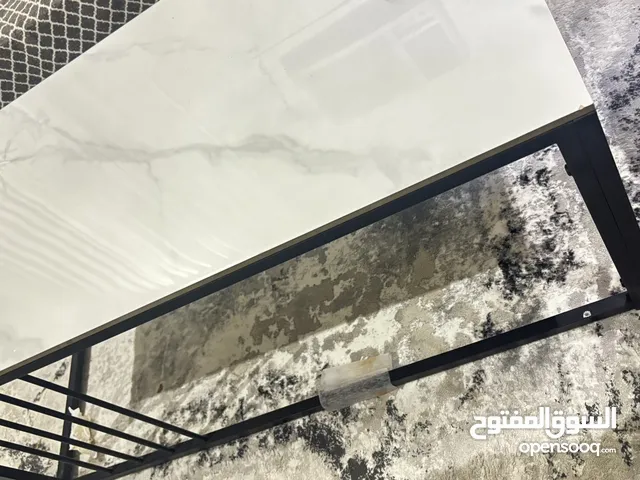 طاوله شبه جديدة