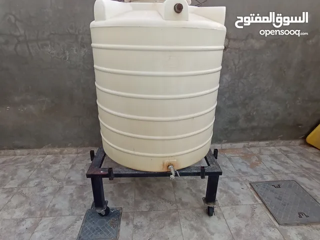 خزان نافتة مستعمل بالقاعدة حديد عجلات