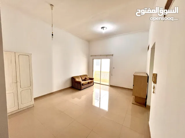 For rent in Juffair 2 bedroom flat 250 bd with ewa