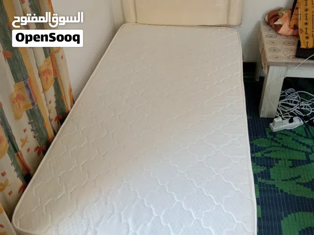 سرير مع مراقبة بحالة ممتازة