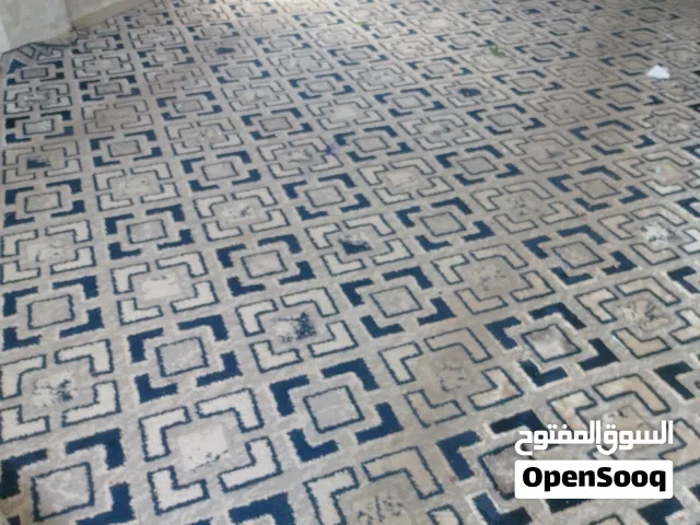 ثلاجه صغيره مع صوبة غاز مع موكيت عدد 2 وفرشة مزدوجه بحالة ممتازه